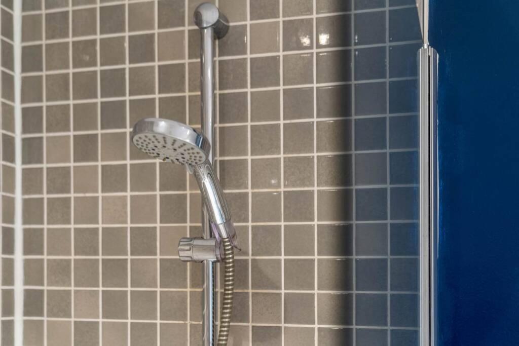 Centre 2bed - With Balcony & Parking Appartement