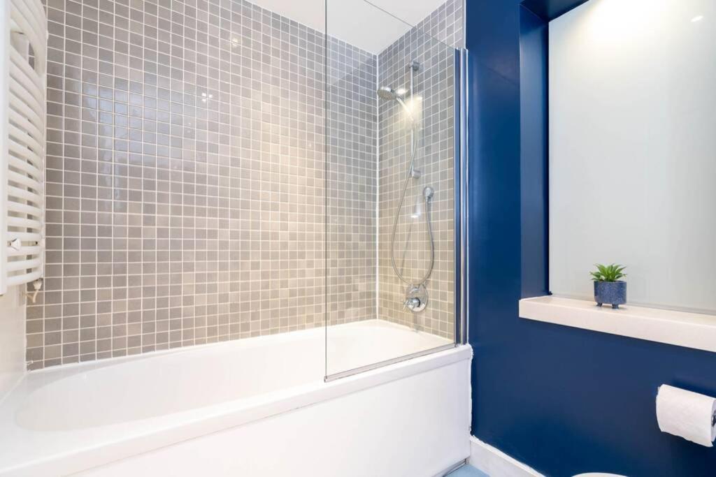 Centre 2bed - With Balcony & Parking Appartement