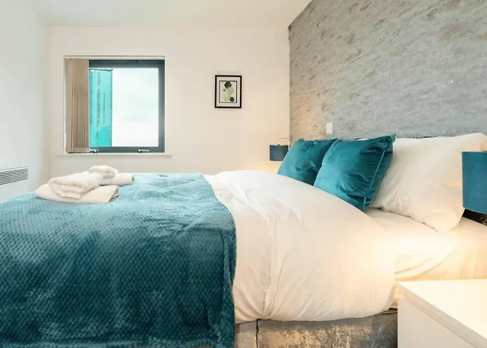 Birmingham City Centre 2Bed - With Balcony & Parking