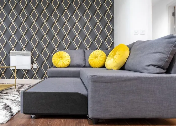 Birmingham City Centre 2Bed - With Balcony & Parking
