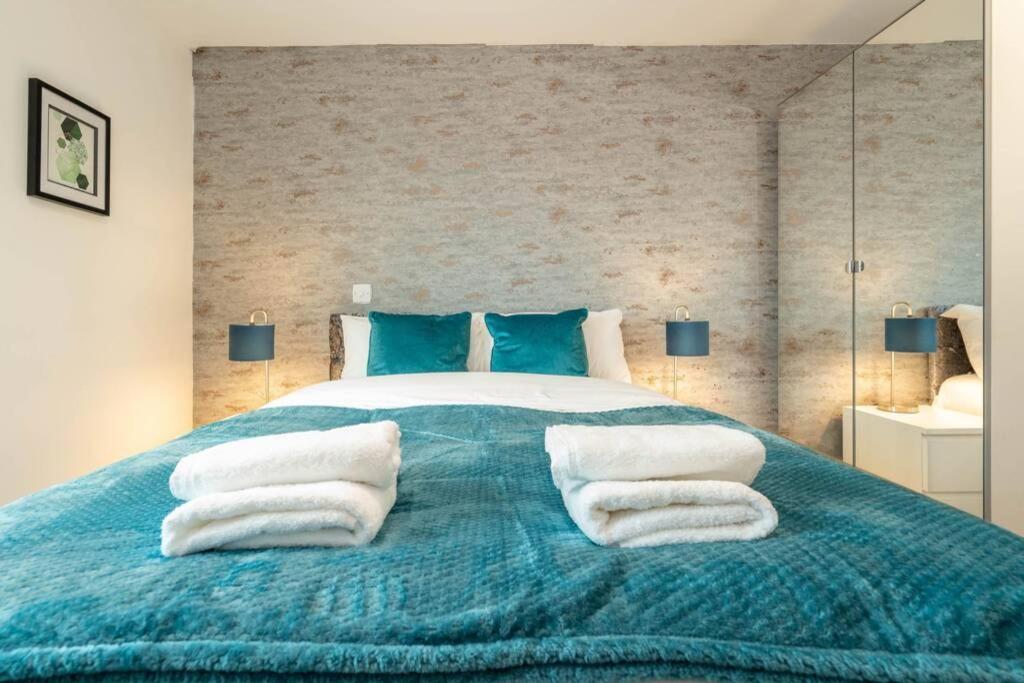 Centre 2bed - With Balcony & Parking Appartement